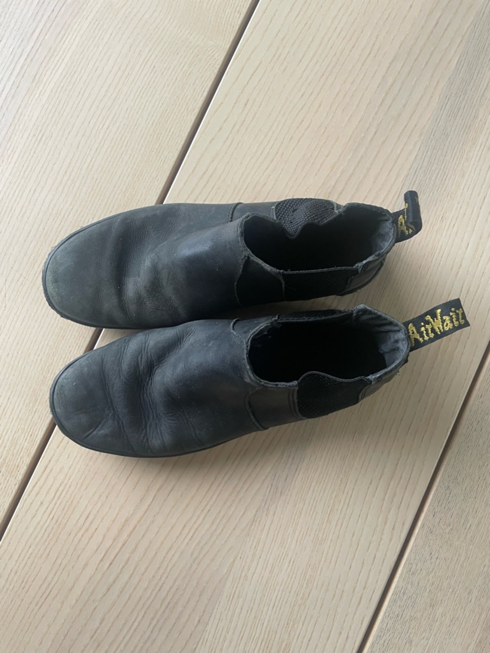 Dr. Martens 2976 Chelsea boots women’s size 8 Dr Martens slip on boots in black